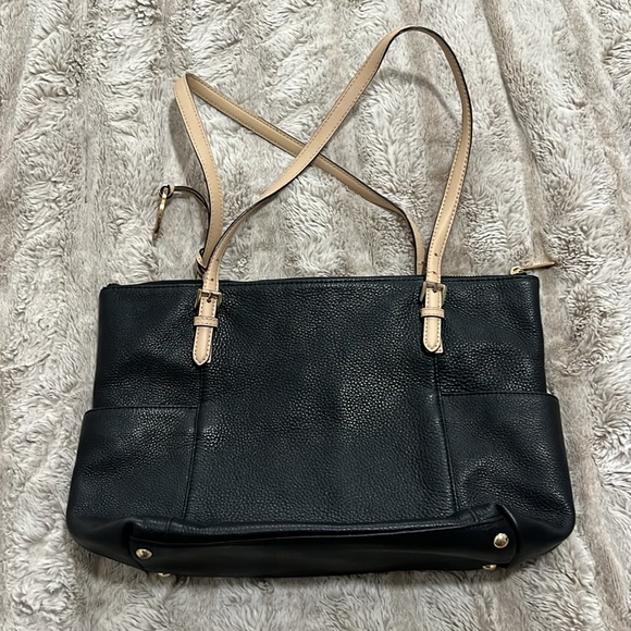 Michael Kors Black and tan zippered handbag - Picture 3 of 13